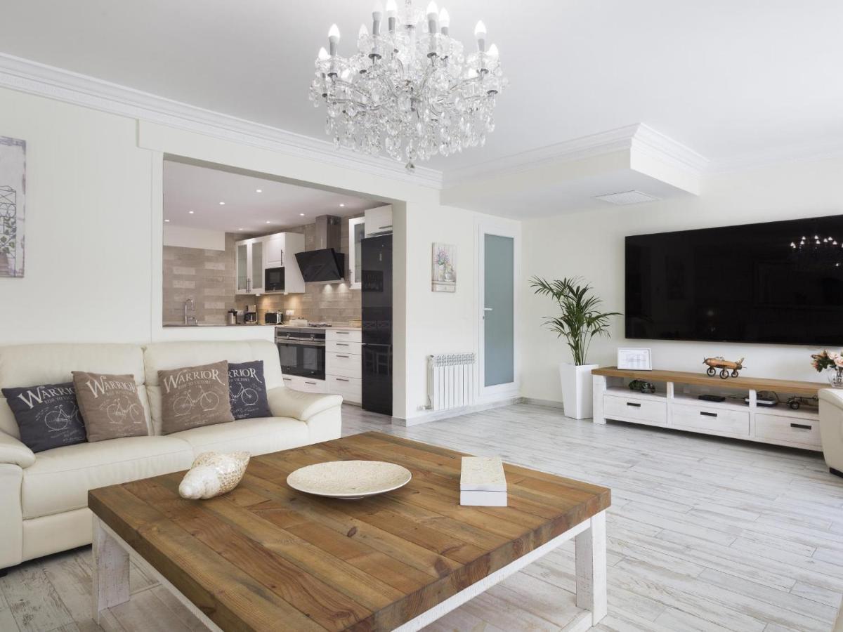 Sitges Spaces Mediterranean Apartments 4 bedroom, 4 bathroom, Huge Terrace, Jacuzzi- Sleeps 9 Buitenkant foto