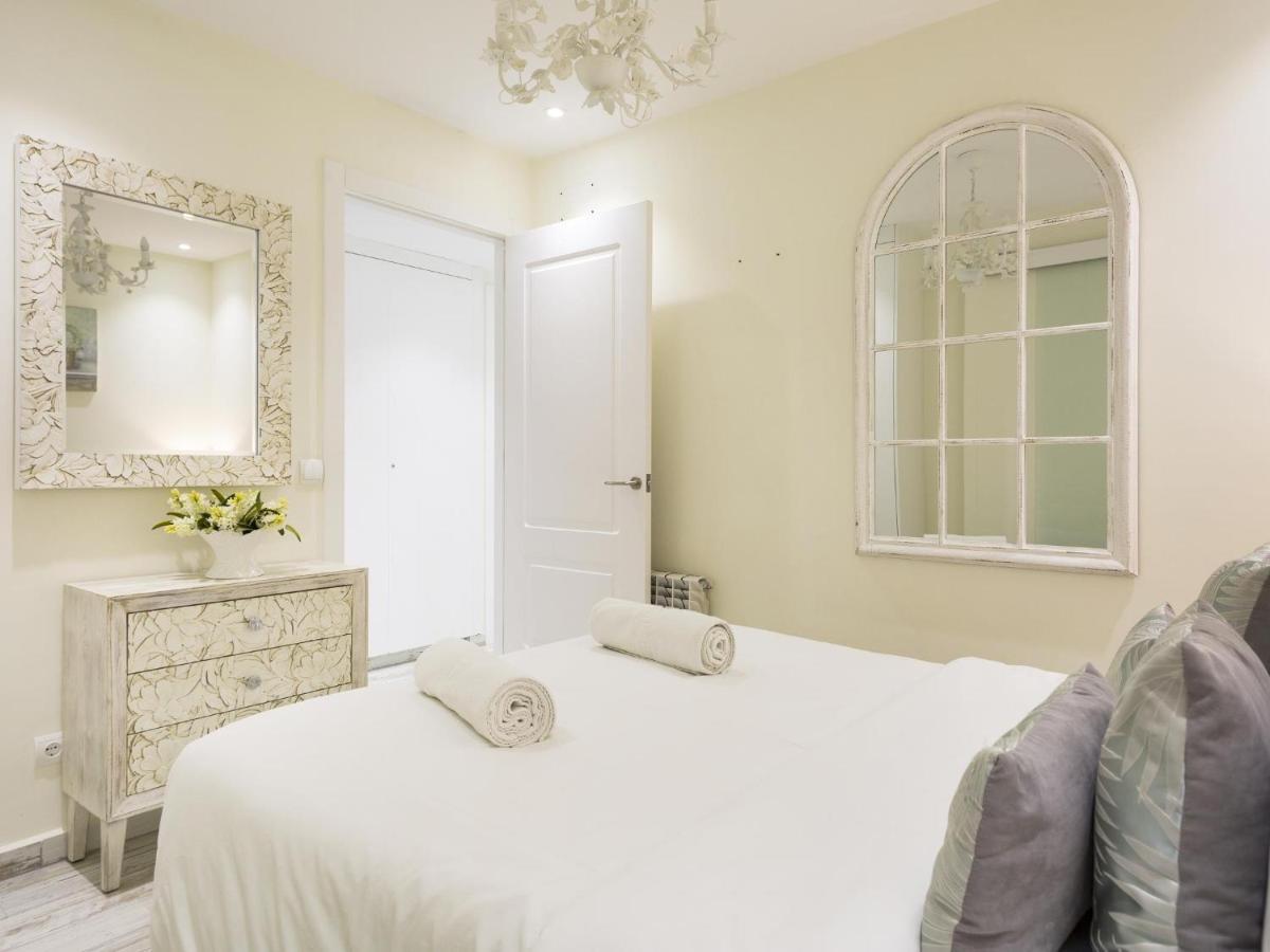Sitges Spaces Mediterranean Apartments 4 bedroom, 4 bathroom, Huge Terrace, Jacuzzi- Sleeps 9 Buitenkant foto
