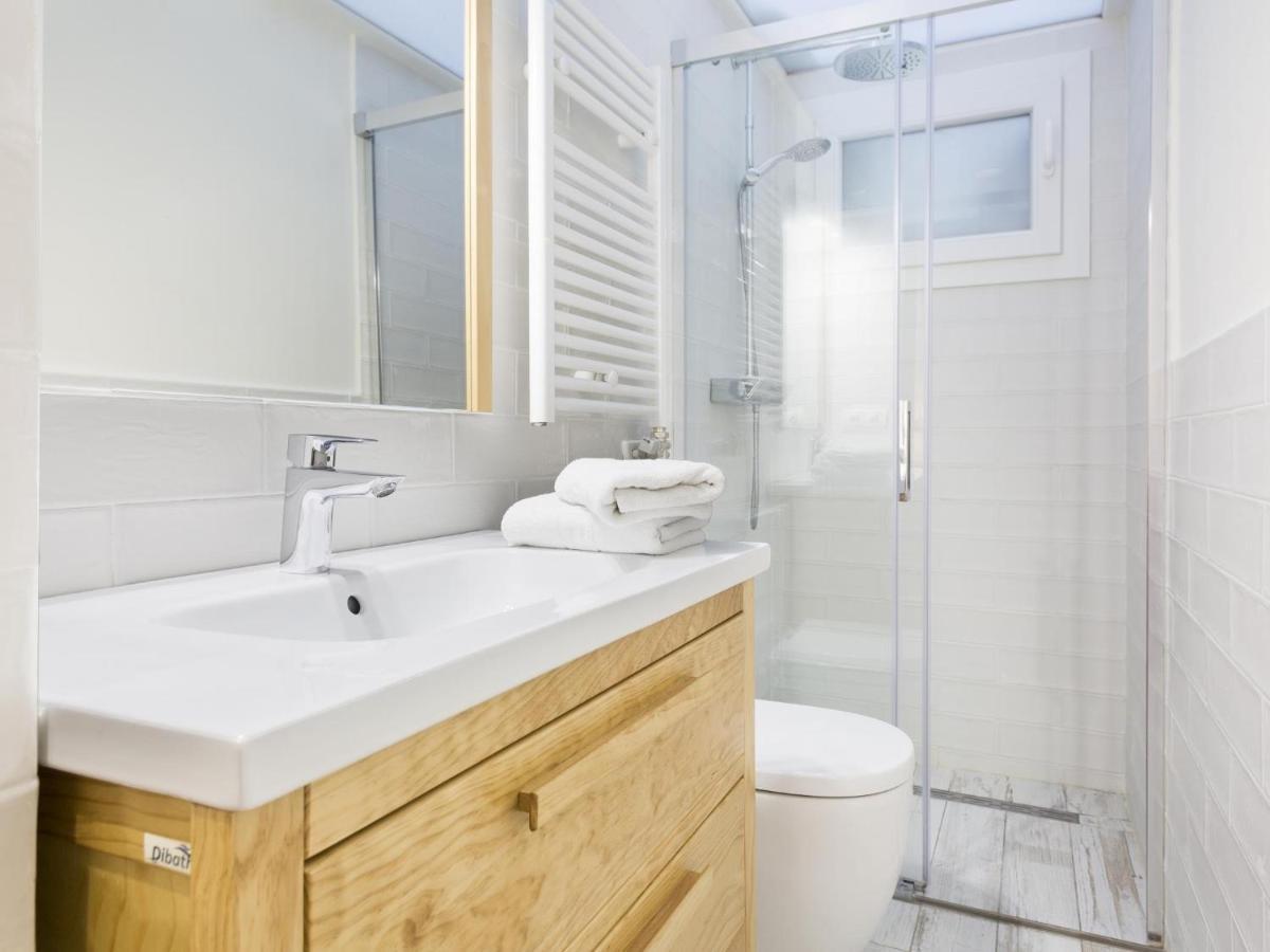 Sitges Spaces Mediterranean Apartments 4 bedroom, 4 bathroom, Huge Terrace, Jacuzzi- Sleeps 9 Buitenkant foto